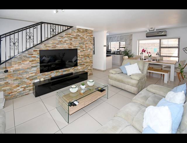 3 BEDROOM HOUSE FOR SALE IN NORTH RIDING